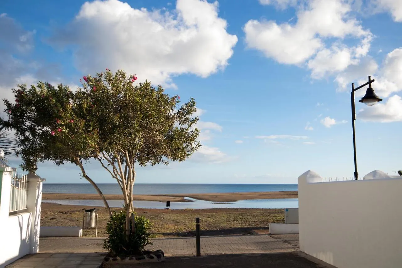 Flower Beach Suite Pool Playa Honda  Apartment Playa Honda (Lanzarote)